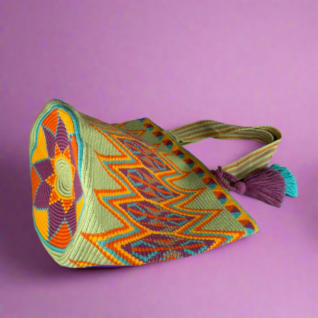 Wayuu Tote laying on the ground