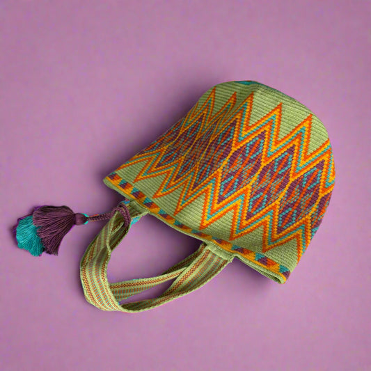 Wayuu tote laying on the ground