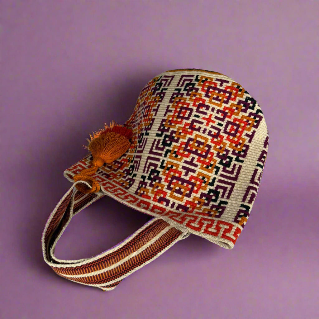 Wayuu Tote laying on the ground