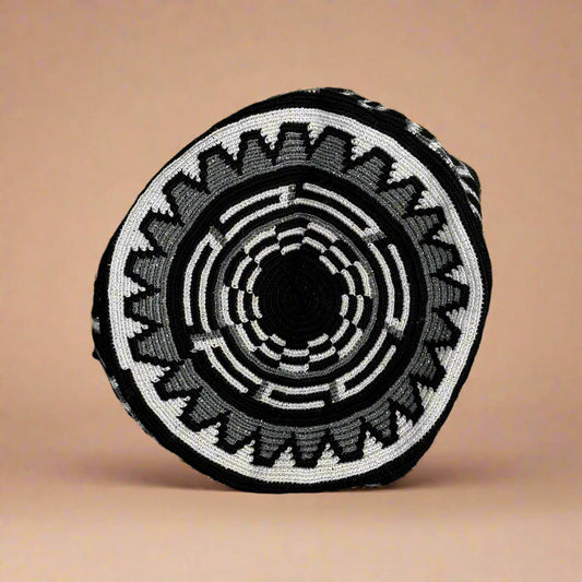 Wayuu Shoulder bag black silver diamond connections