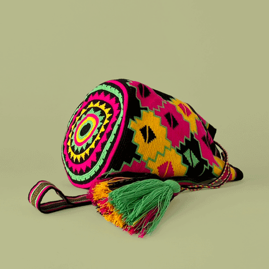 Wayuu Shoulder bag black pink green