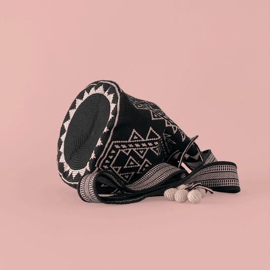 Wayuu Shoulder bag black pink