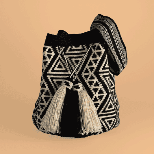 Wayuu Shoulder bag black ivory triangles
