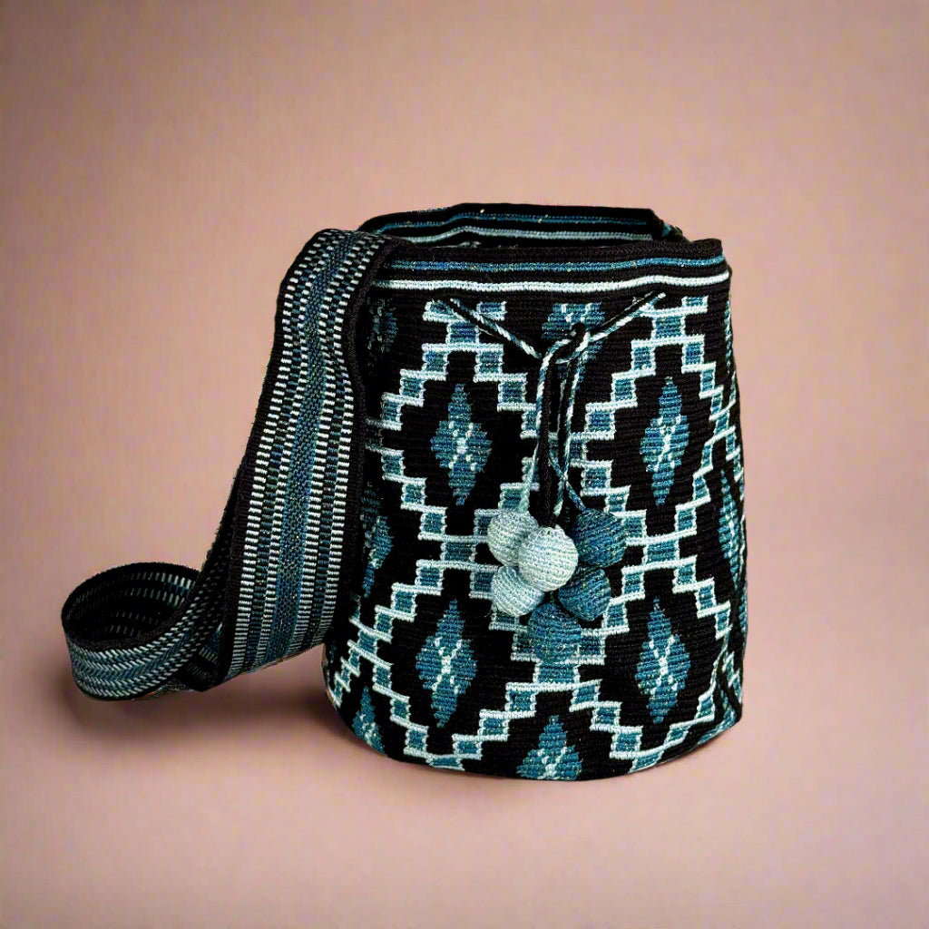 Wayuu shoulder bag black blue silver front