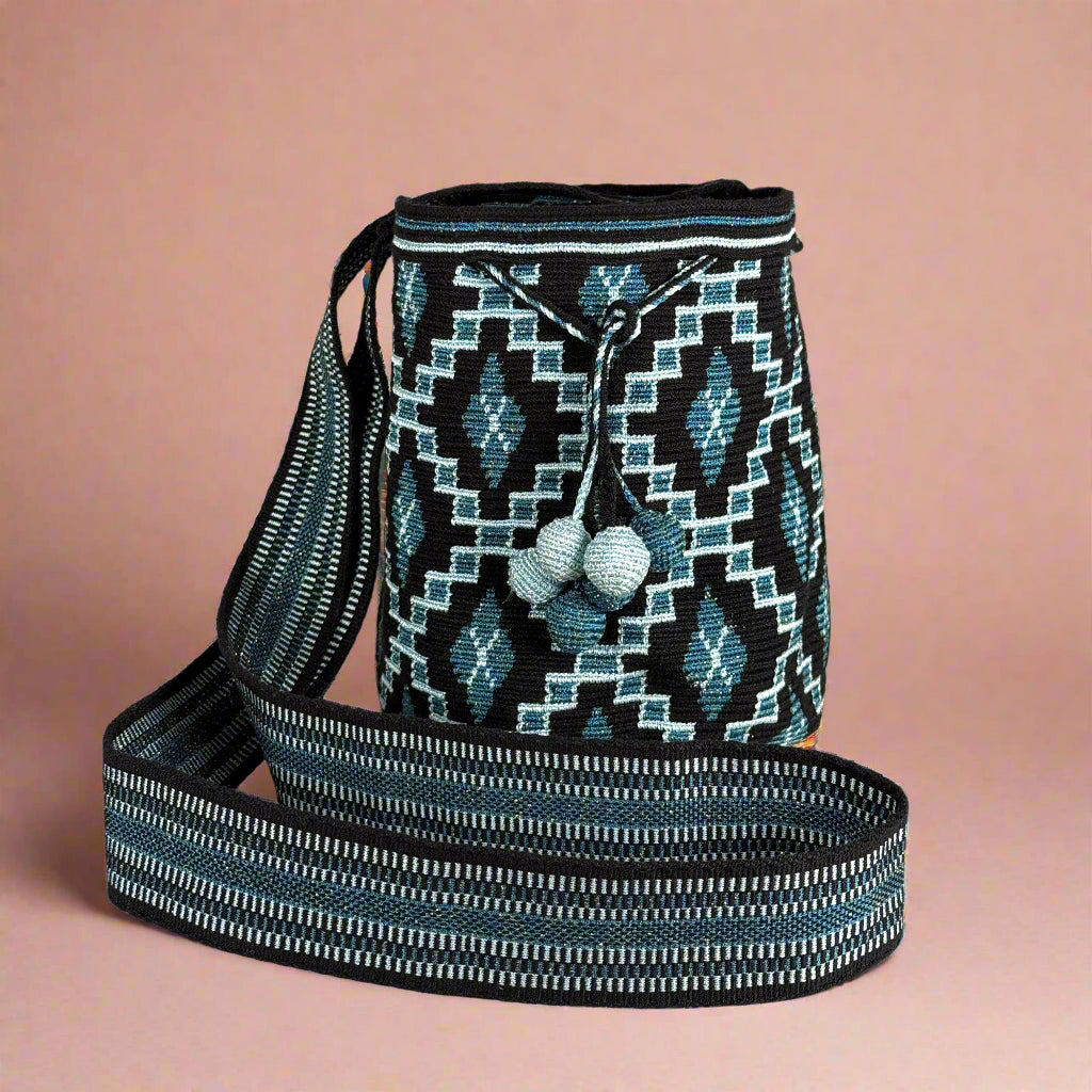 wayuu shoulder bag black blue silver