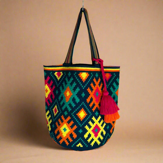 Wayuu Tote red blue green diamonds 