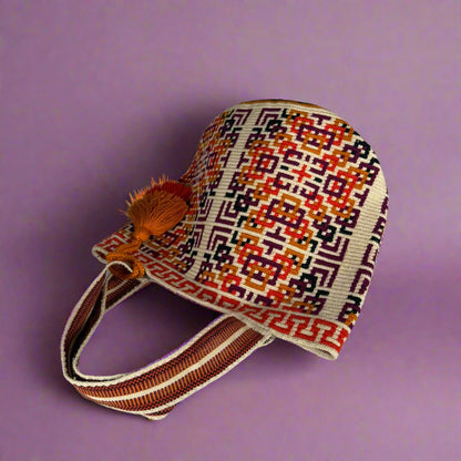 Wayuu Tote laying on the ground