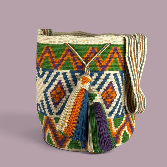 Mochila · Green Mountains, Golden Path, Blue Rivers