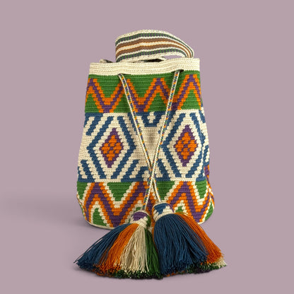 Mochila · Green Mountains, Golden Path, Blue Rivers