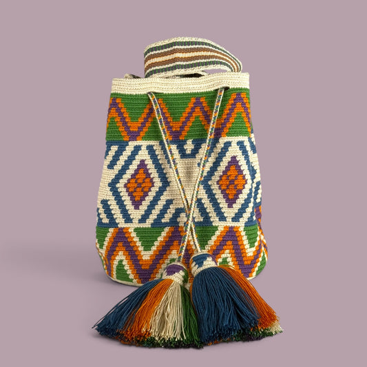 Mochila · Green Mountains, Golden Path, Blue Rivers