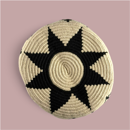 Mochila · Natural Black Geometric Feathers