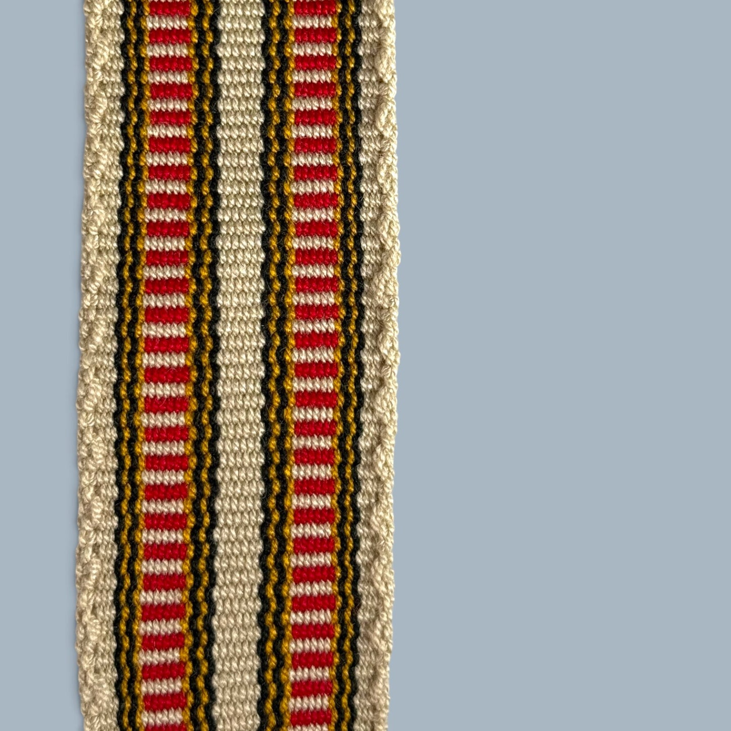Mochila · Black Chevron Red Gold Community Symbol
