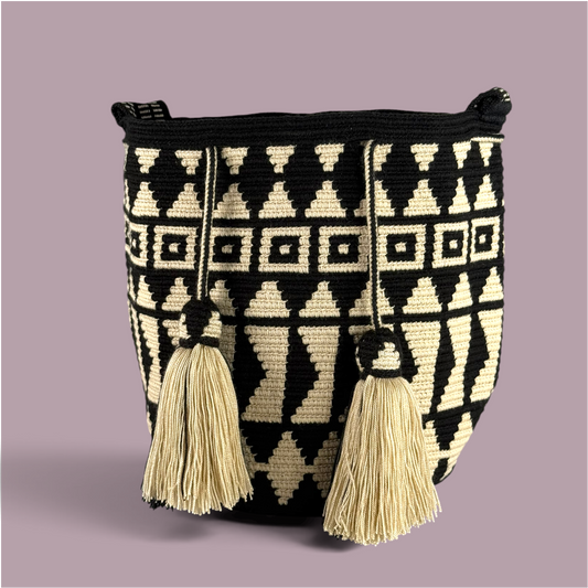 Mochila · Black Natural Triangle Patterns