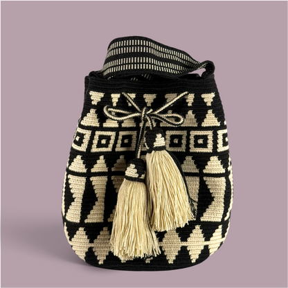 Mochila · Black Natural Triangle Patterns