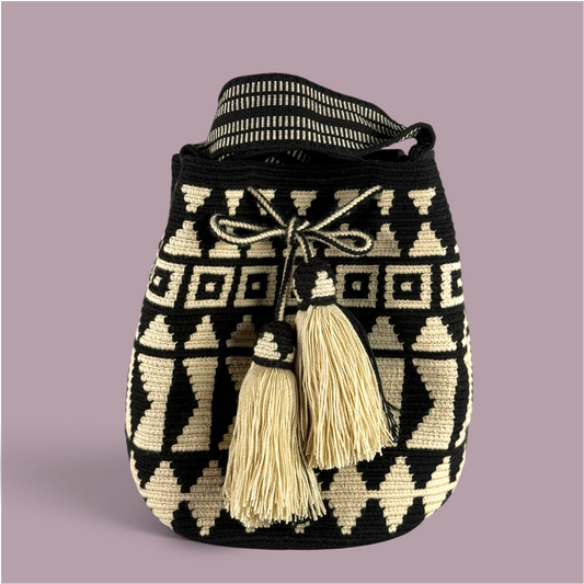 Mochila · Black Natural Triangle Patterns