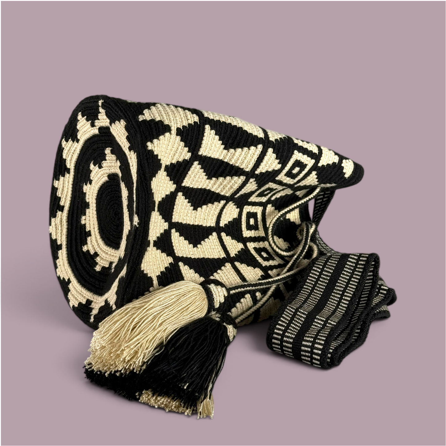 Mochila · Black Natural Triangle Patterns