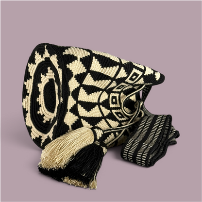 Mochila · Black Natural Triangle Patterns