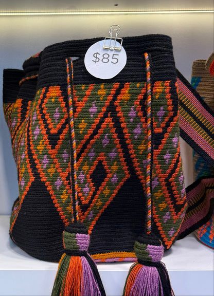 Wayuu shoulder bag black and orange mountains