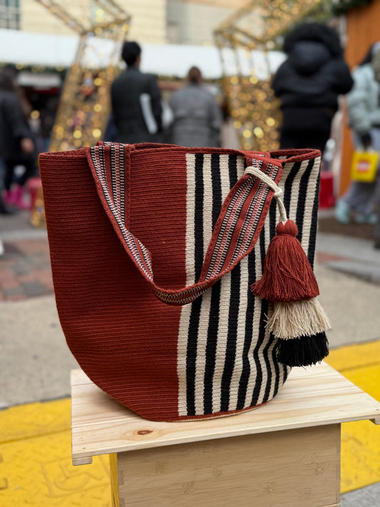 Wayuu Tote brown black ivory straps