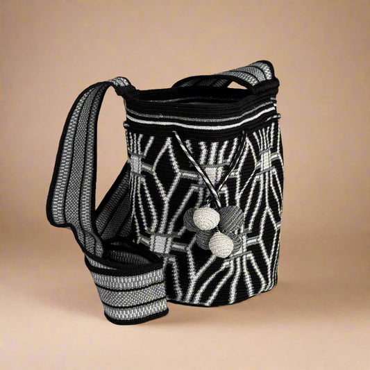 Wayuu Shoulder bag black silver diamond connections