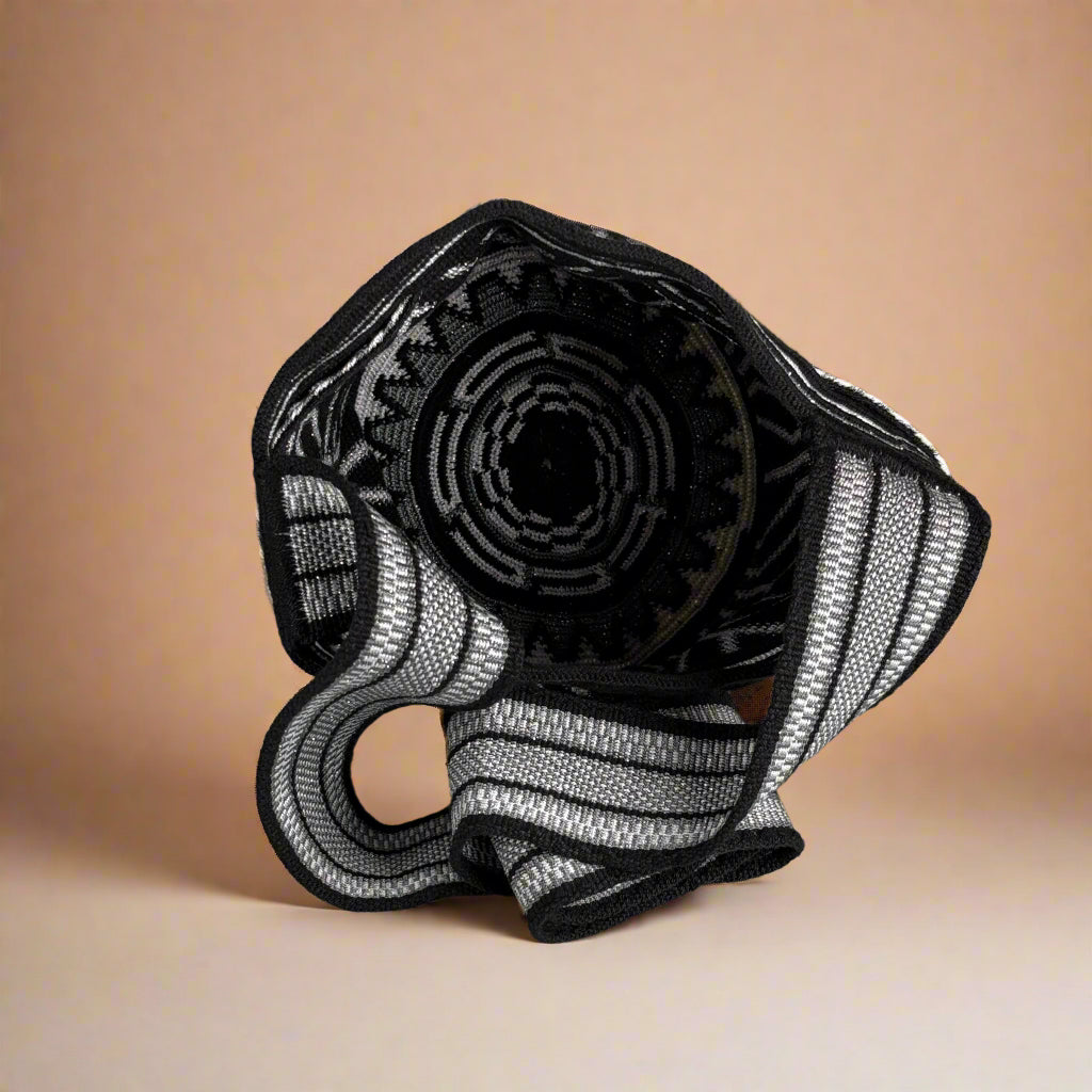 Wayuu Shoulder bag black silver diamond connections