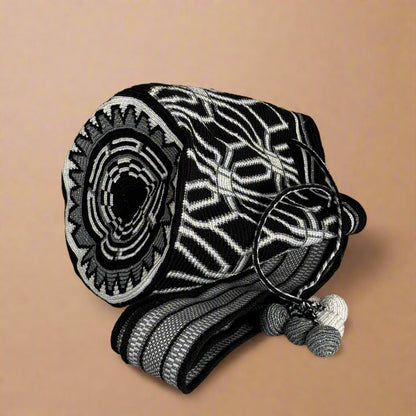 Wayuu Shoulder bag black silver diamond connections