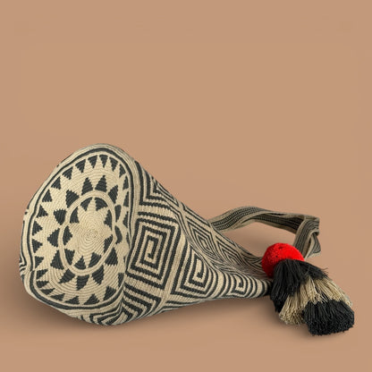 Tote • Grey Labyrinths