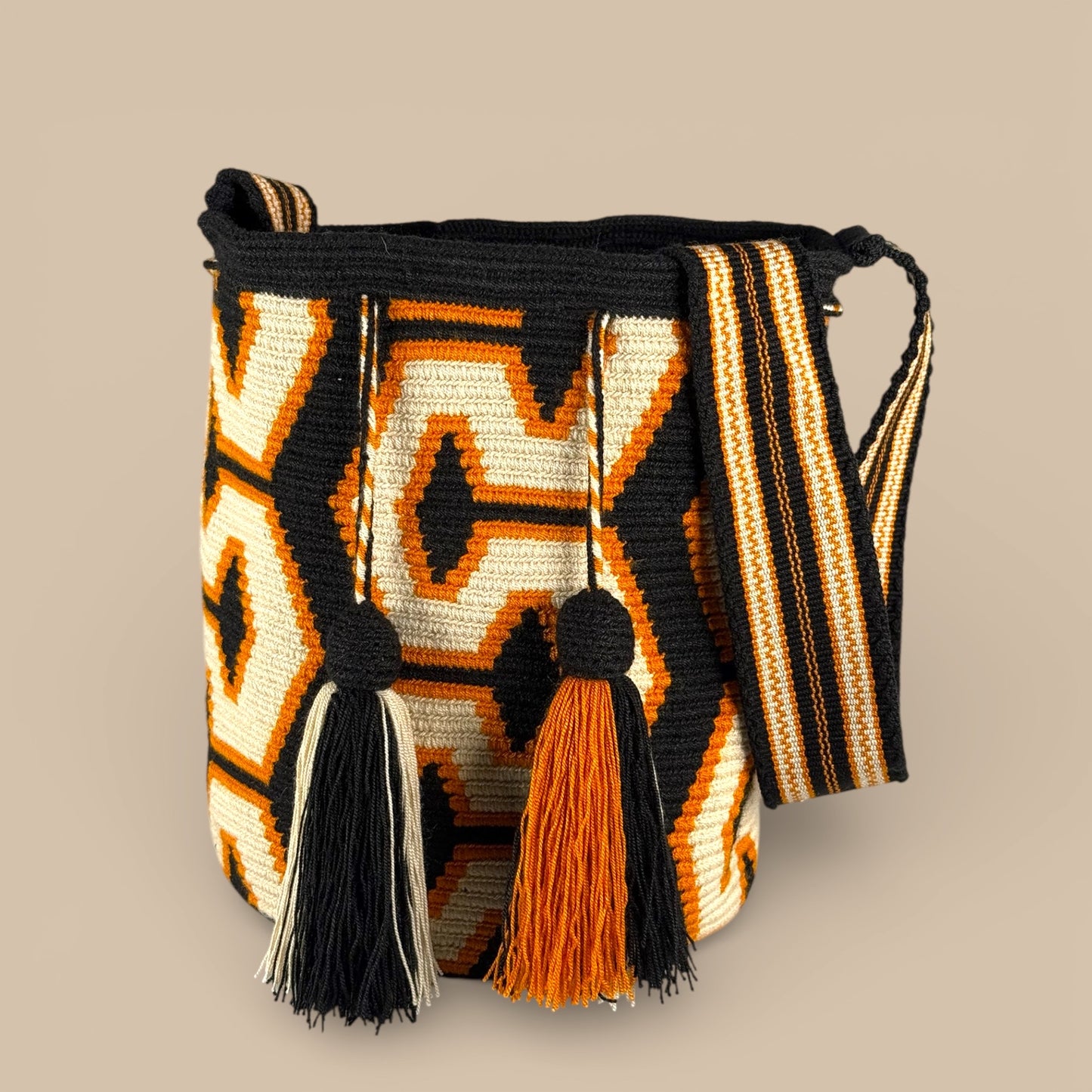 Mochila · Black & Mustard Sculpted Curve