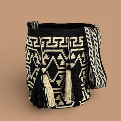 Mochila · Black Natural Protection & Labyrinth