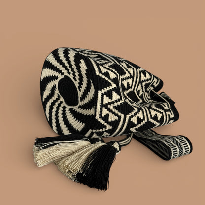 Mochila · Black Natural Protection & Labyrinth