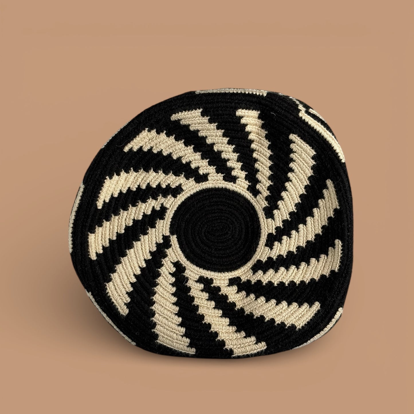 Mochila · Black Natural Protection & Labyrinth