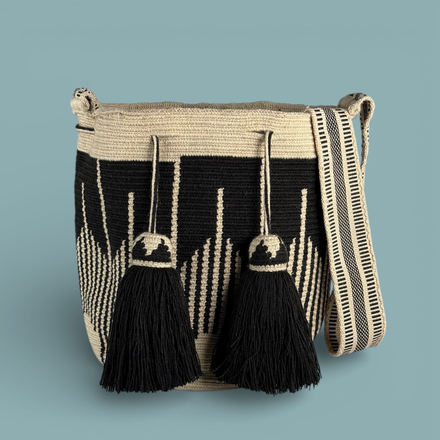 Mochila · Natural Black Layered Chevron