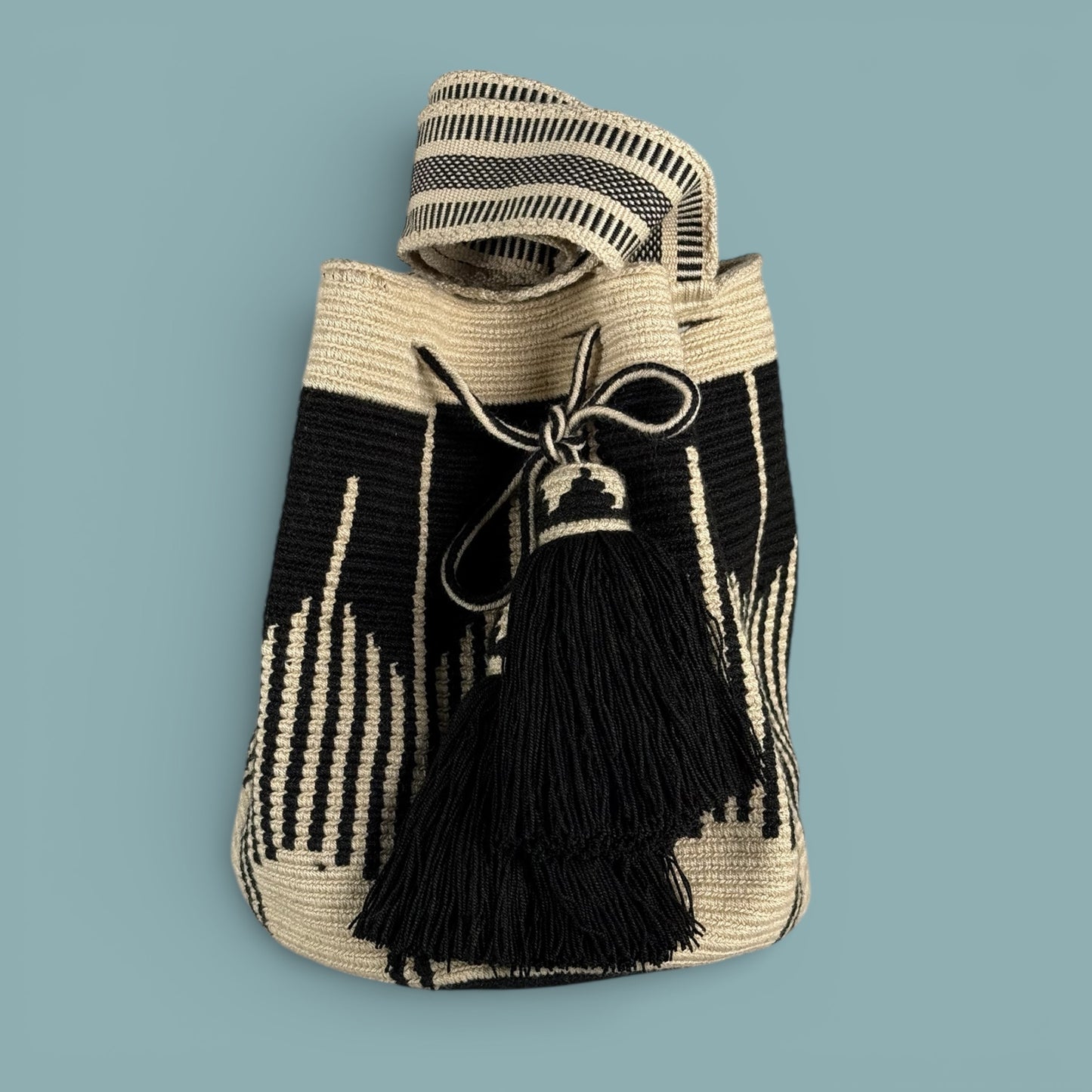 Mochila · Natural Black Layered Chevron