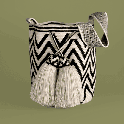 Wayuu Shoulder bag black ivory chevron