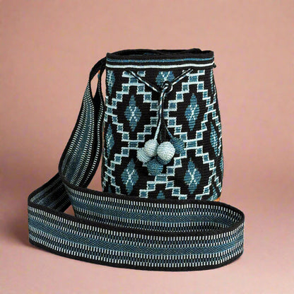 wayuu shoulder bag black blue silver