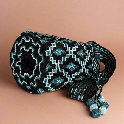 Wayuu shoulder bag black blue silver side