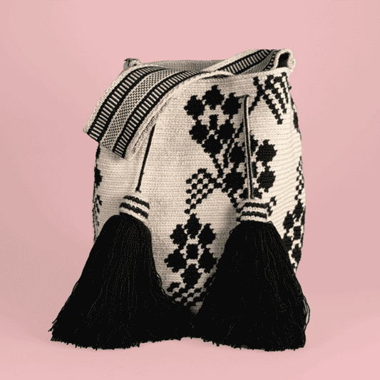 Wayuu shoulder bag ivory black flowers